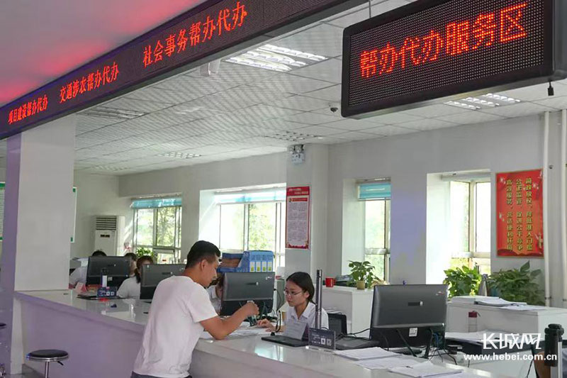 欒城區(qū) “一窗受理 受審分離”引領(lǐng)行政審批服務(wù)新高度，手續(xù)代辦服務(wù)再升級(jí)